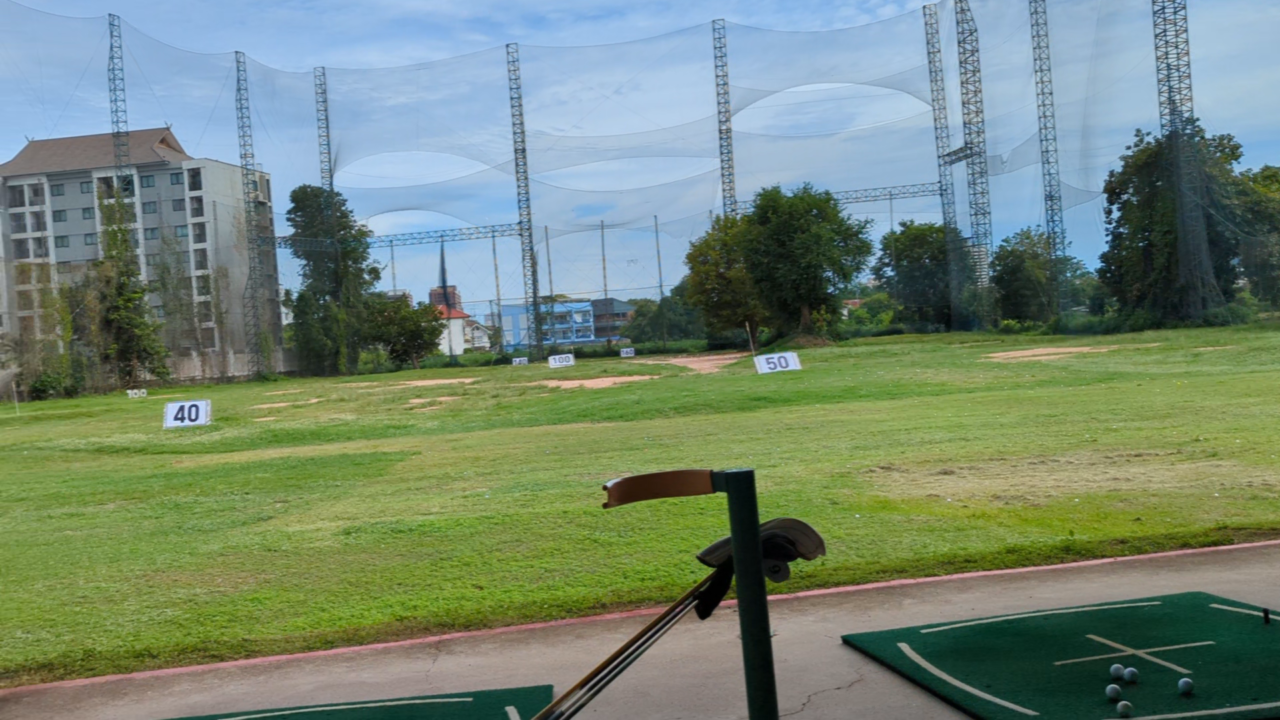 Daina Driving Range (ゴルフ練習場)